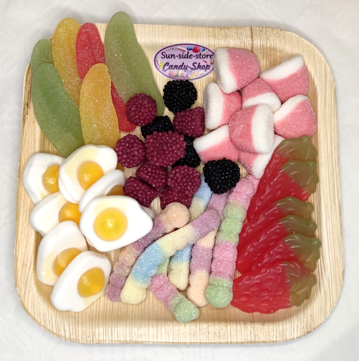 Auch unsere kleine Partyplatte kommt auf einer Platte aus Palmblatt zu Ihnen. Extra lecker und auch ein Augenschmaus. Perfekt für ihren Einstand oder Ausstand in ihrer Arbeit oder für Party und Firmenfeier. Auch unsere kleine Partyplatte kommt auf einer Platte aus Palmblatt zu Ihnen. Extra lecker und auch ein Augenschmaus. Perfekt für ihren Einstand oder Ausstand in ihrer Arbeit oder für Party und Firmenfeier.